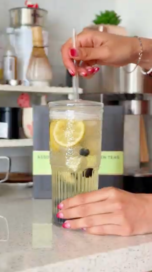 Té Verde Helado con Limón y Arándanos